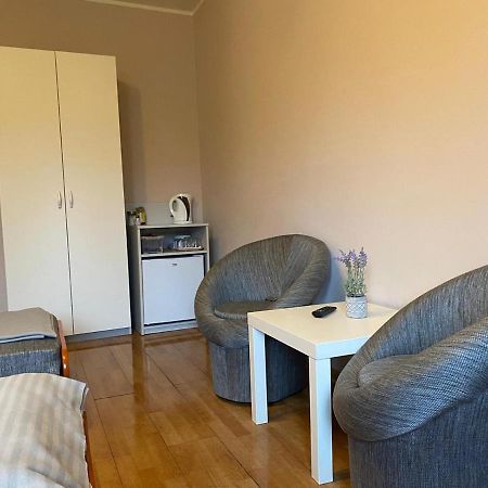 Pod Lipami Hostel Kolczyglowy Bagian luar foto