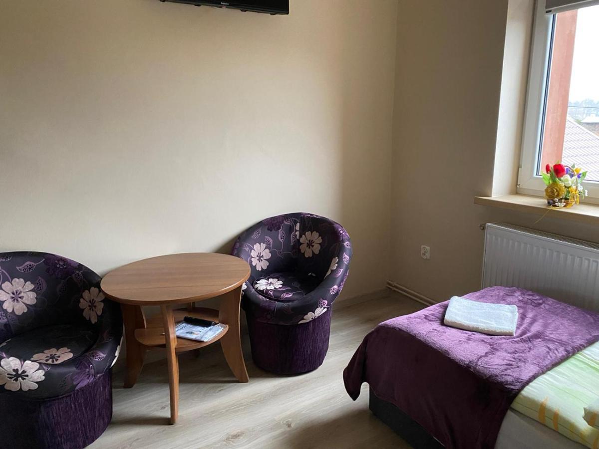 Pod Lipami Hostel Kolczyglowy Bagian luar foto