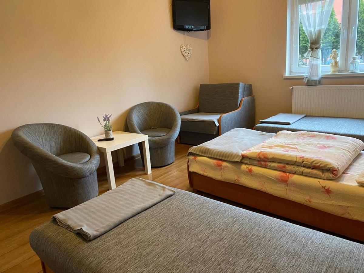 Pod Lipami Hostel Kolczyglowy Bagian luar foto